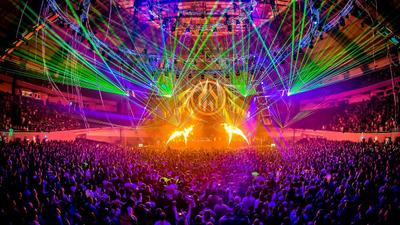 15-year-old Twitch streamer goes viral for hosting full production pyro, laser-equipped bedroom raves
