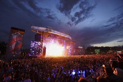 Enter to win 2 weekend passes, a swag pack, and hang with SIDEPIECE at Montreal’s îLESONIQ Festival [Contest]