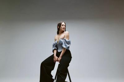 Lauren Torres Reveals Chill Vibes In The Smooth Single ‘Mangos’