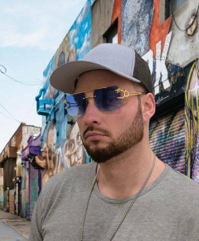 XCENTRiC Drops a Minimal Masterclass with “Move Dope”!