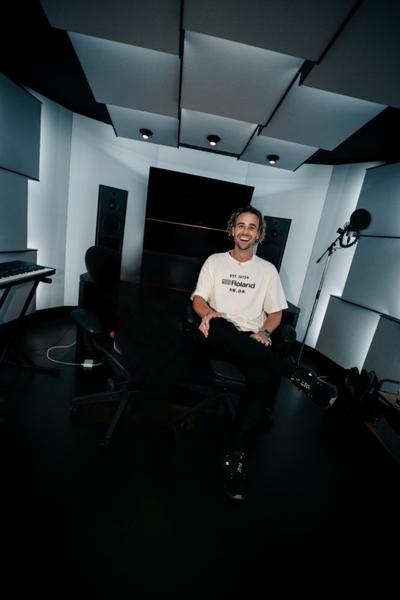 Zander Shine Opens a New Chapter With Debut Single "Lose Your Mind"